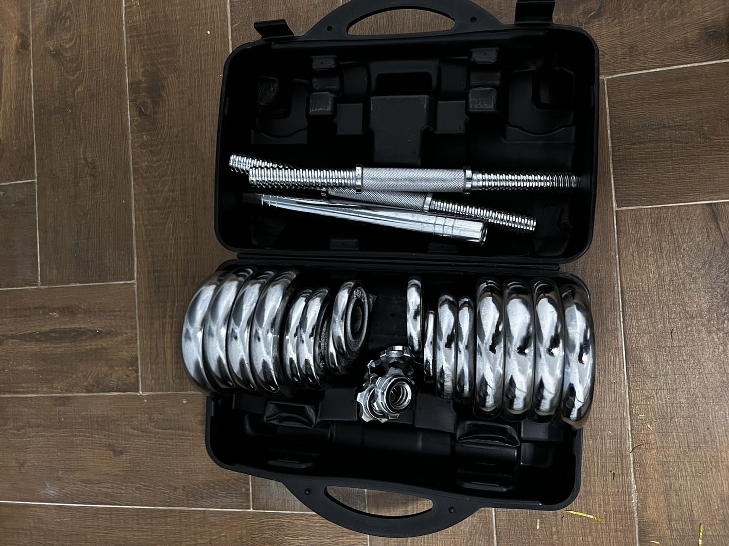 Hàng chuẩn đúng mô tả, dễ lắp đặt nhưng có mấy chỗ bị sét