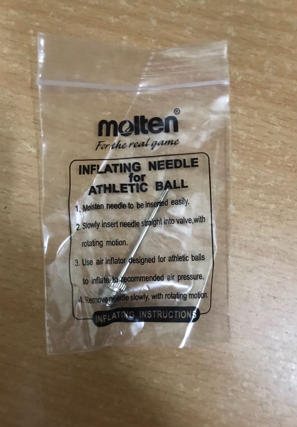 Sản phẩm đẹp , dùng tốt và thích , lúc ms mua về thì bóng ko bơm sẵn đâu , nên mọi ng nếu chưa có bơm thì nhớ sớm thêm bơm nhé , trong hộp lúc giao hàng có sẵn một kim chuyên dùng bơm bóng thì lắp vào mà bơm lên là đc thôi