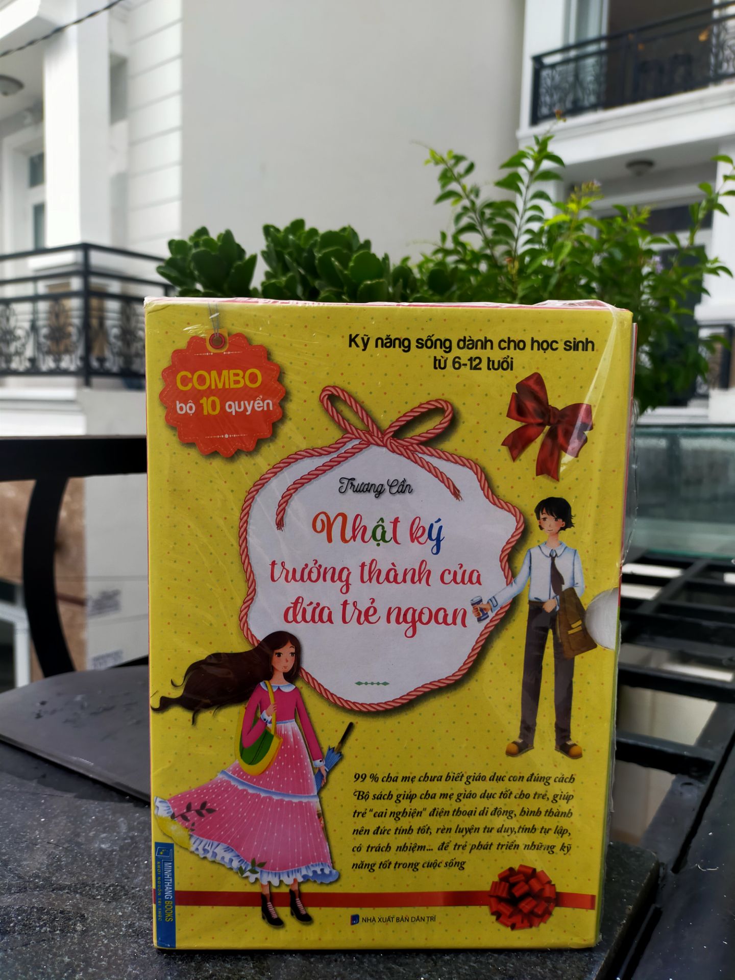 Cảm ơn shop! Cảm ơn Tiki! 10 quyển sách này nên mua cho con đọc. Sách in màu. Giá bìa 50k/quyển. Mình mua ở Tiki cả ship chưa tới 300k. Cảm ơn! Cảm ơn! Cảm ơn! ????❤?