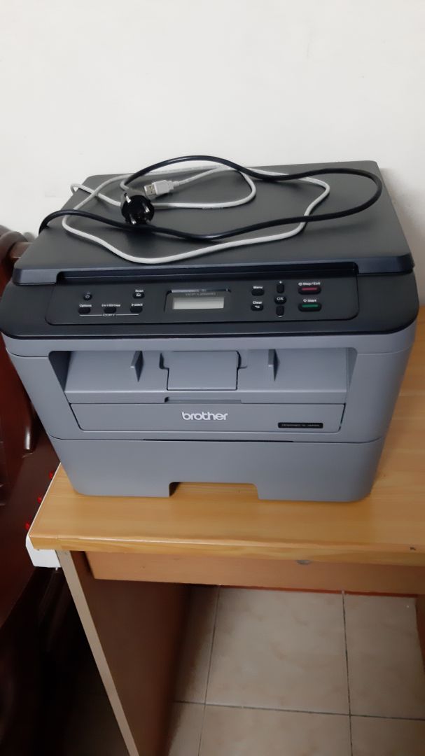 Sản phẩm giống mô tả, can được màu luôn, in rõ nét đẹp, có phiếu bảo hành chính hãng, săn được giá rẻ còn có thêm quà tặng nên rất thích, phải chi có wifi thì quá hoàn hảo. Nhưng có điều do kiện hàng khổ lớn nên giao hàng chậm hơn so với dự kiến.