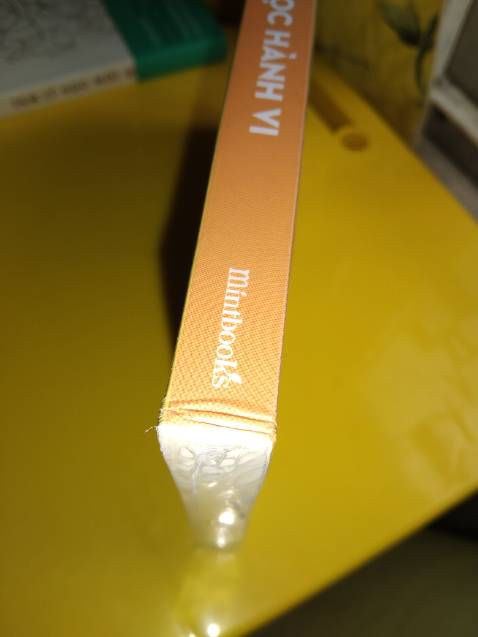 Tiki gói hàng đợt này dùng giấy bill để làm chống sốc(vài miếng) :)),tất cả sách đều bị gãy gáy nhưng với giá này thì chịu, giao nhanh chỉ mong lần sau dùng cái khác để chống sốc, và không bt khi giao hàng bị j mà hộp của mình rách 1 lỗ lớn,sách đã dập nay còn dập hơn :')
