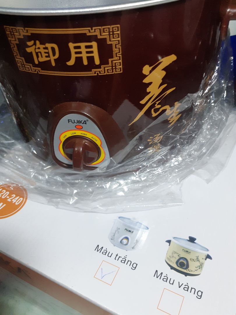 trên thùng hàng nhận màu trằng. mở thùng ra một màu nâu nâu có 2 chử tiếng trung ú à..mới sử dụng lần đầu ko có tờ hướng dẫn bỏ 5 cái trứng để 1 tiếng ko thấy nước rung rinh mà trứng chín