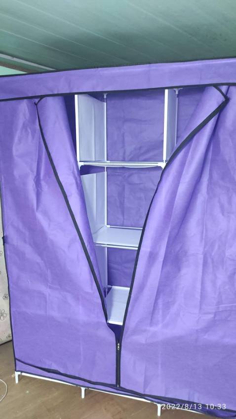 Tiền nào của nấy, thanh nhôm nên dễ bị cong nếu không khống chế được lực lúc ráp.
Hài nhất là không hướng treo dây để làm điểm tựa cho cửa tủ. May mà YouTube có hướng dẫn 😅😅😅