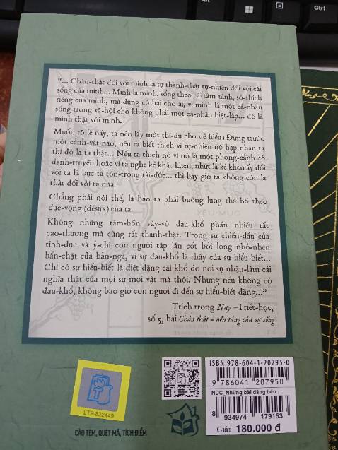 Sách không bị hư hại gì.