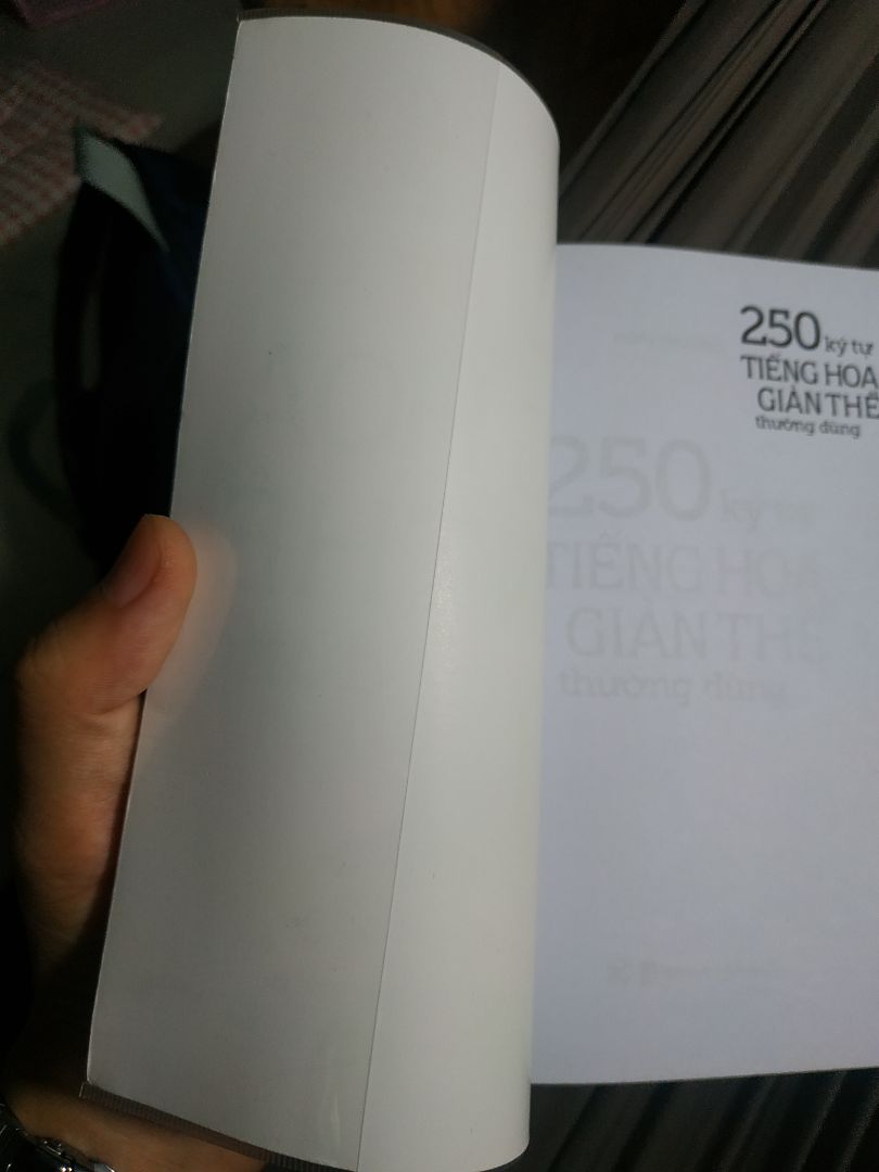 Ở tít Cần Thơ mà mới đặt 9h ság, 2h trưa đã giao sách đến tận nơi, giật cả mình. Sách rất đẹp k cấn móp,bookcare rất cẩn thận. nói chung đẹp lấp lánh?