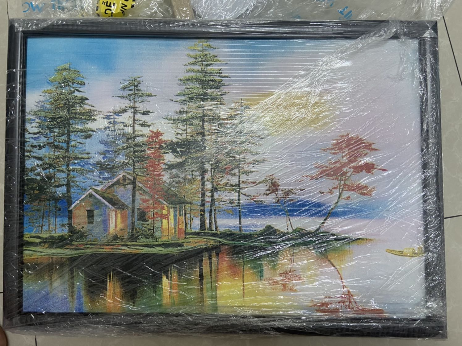 Đặt tranh thế nào, mà gửi Kiểu khác, không có thì báo lại, chứ làm ăn vậy mất thời gian