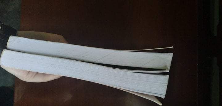 sách rất bẩn... giao hàng rất lâu, phải report 2 *** lên tiki mới chịu gửi. đặt từ ngày 17 tháng 9. trong tháng 9 đang trong tình hình dịch thì có thể thông cảm nhưng tháng 10 gỡ giãn cách, mọi đơn hàng đều được chuyển, mình đặt bên khác 2 3 đơn trong tháng 10 thì 2 3 ngày nhận được nhưng đơn này mãi đến 28/10 mới nhận được. mọi người cân nhắc khi đặt