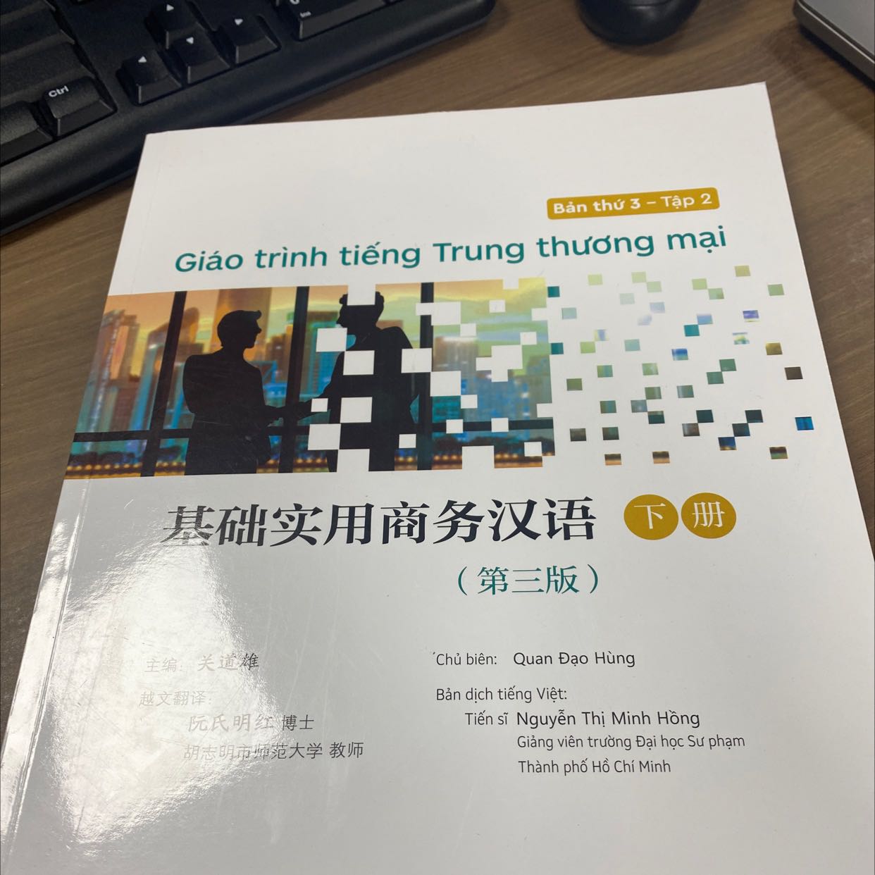 Sách đóng gói kỹ, nội dung rất hay, sách có màu sắc sinh động, nội dung sát với thực tế, từ vựng đa dạng. Giao hàng nhanh.