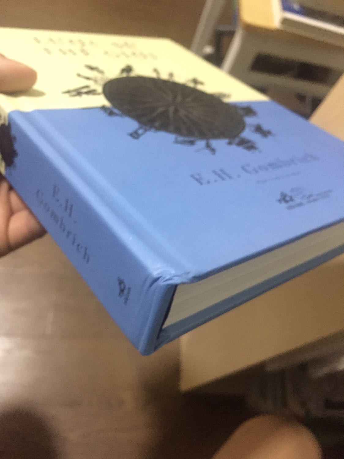 Đặt mua 3 cuốn thì 2 cuốn bị lem nhem bẩn và gãy góc. Cảm thấy không hài lòng cho đơn hàng lần này. Chỉ đc cuốn Vũ trụ là ok.