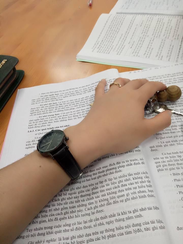 Sách quá bé, dễ rớt từng trang. Nội dung dễ hiểu, bé dễ tiêpa thu.