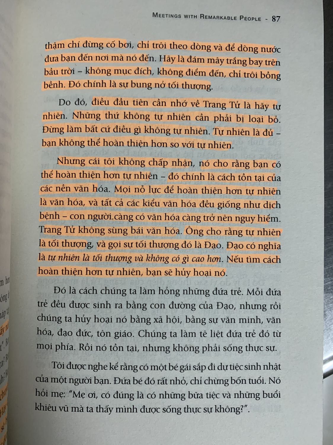 / Đây là cuốn sách thứ 2 của Osho mà mình đọc. Khi đọc cuốn sách này mình cảm thấy tâm mình rất tỉnh lặng và hài hoà. Những điều từ Bồ Đề Đạt Ma, Phật Tích Ca Mâu Ni, Chiyono, Trang Tử,... đc Osho đề cập thật sự rất là ấn tượng. Cuốn này tương đối dễ đọc hơn Đàn ông của Osho nhiều. 
1 quyển sách thật hay trong năm mới mà mình đọc. Sách mới hoàn toàn và mình luôn hài lòng khi mua hàng trên tiki / Đây là cuốn sách thứ 2 của Osho mà mình đọc. Khi đọc cuốn sách này mình cảm thấy tâm mình rất tỉnh lặng và hài hoà. Những điều từ Bồ Đề Đạt Ma, Phật Tích Ca Mâu Ni, Chiyono, Trang Tử,... đc Osho đề cập thật sự rất là ấn tượng. Cuốn này tương đối dễ đọc hơn Đàn ông của Osho nhiều. 
1 quyển sách thật hay trong năm mới mà mình đọc. Sách mới hoàn toàn và mình luôn hài lòng khi mua hàng trên tiki