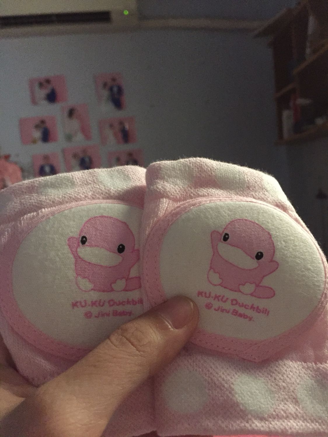 Trên ảnh thì nhìn chắc chắn giao hàng thì kiểu mong manh dễ vỡ ko đáng với giá tiền bỏ ra mua. Giao nhanh như hàng ko như mong đợi .