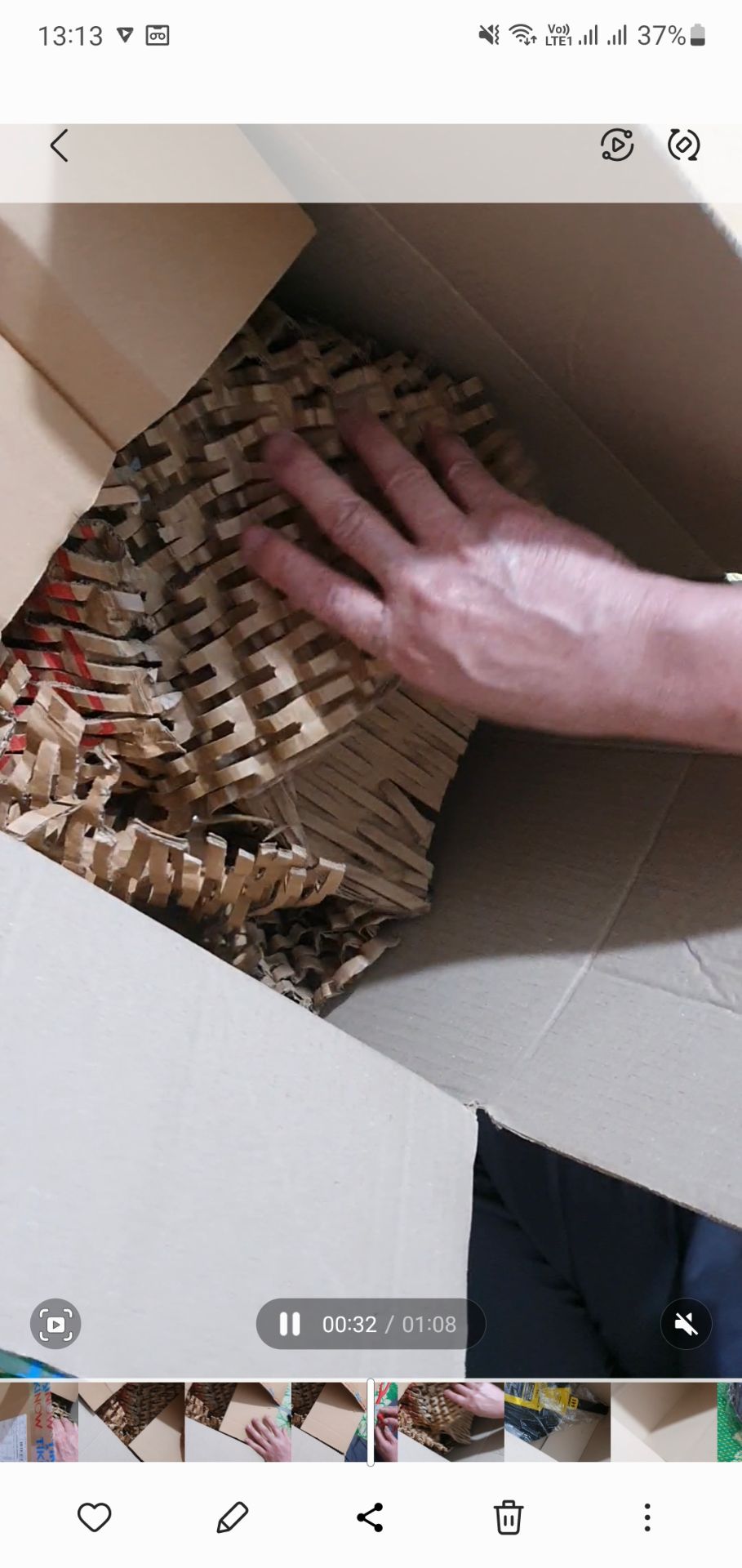 Chảo cầm nặng và chắc tay. Màu đen nhìn đẹp và sang. Trừ hết khuyến mại còn 278k. Mình dùng dịch vụ tikinow 2h nên giao hàng siêu nhanh, đóng gói cẩn thận. Nói chung ưng ý với Tiki Trading. Bác hàng xóm nhờ đặt mua luôn cái nữa.