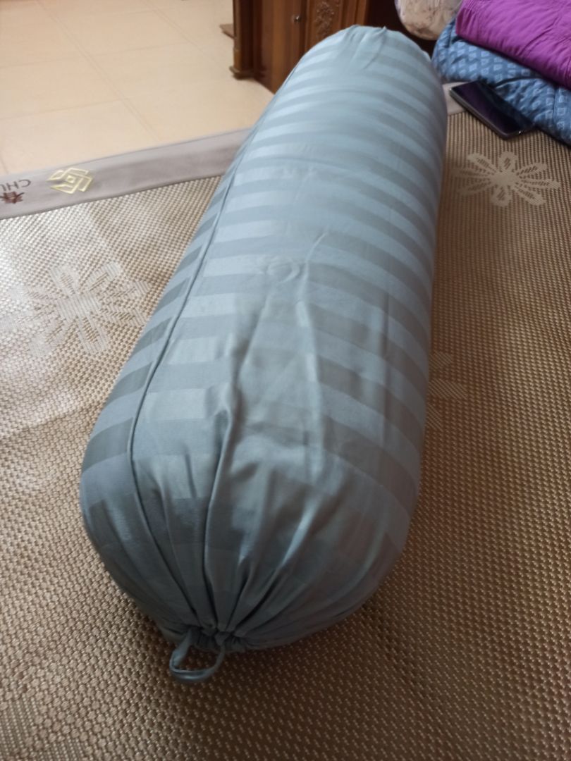 Ruột gối hơi mềm chút, bó ép nên k đc tròn. Còn lại OK