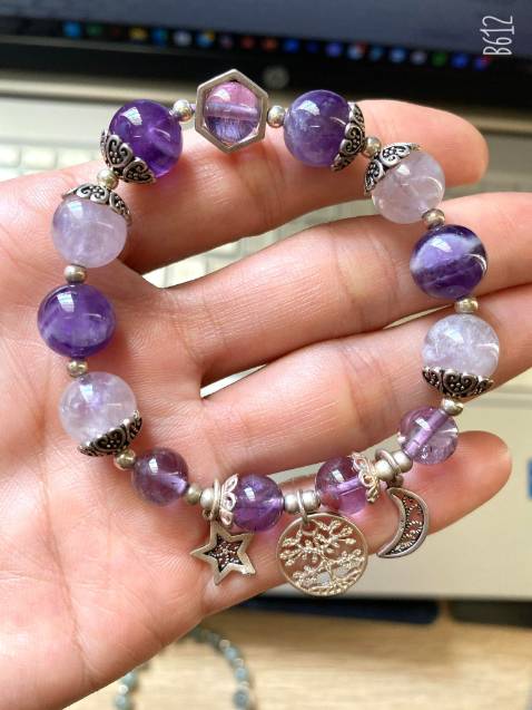 đúng hàng thật, càng đeo càng lên nước trong sáng hơn nên mình mua chiếc thứ 2 tặng sinh nhật bạn. Thanks shop!