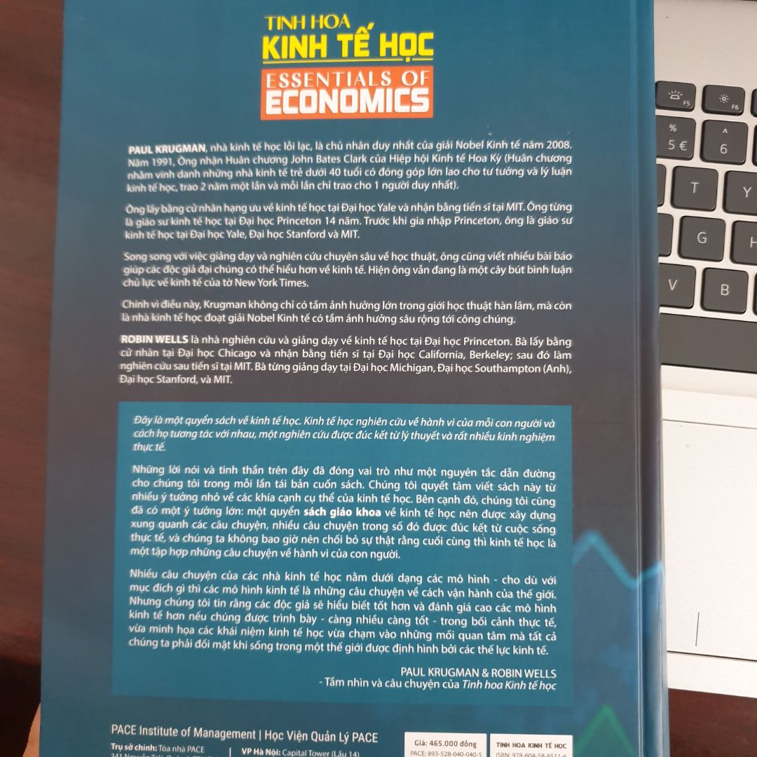Sách hay và đáng mua, không uổng danh tác giả là chủ nhân duy nhất của giải Nobel kinh tế 2008. Người đọc có thể chưa học qua kinh tế nhưng đọc chậm trãi thì cũng hiểu được các kiến thức cơ bản của Kinh tế học. Mỗi phần tác giả đều đưa ra các tình huống thực tế và câu hỏi thực hành để nắm chắc và dễ hiểu hơn về kiến thức đã đọc.
Sách được in màu hoàn toàn và đóng quyển cẩn thận. Sách hay và đáng mua, không uổng danh tác giả là chủ nhân duy nhất của giải Nobel kinh tế 2008. Người đọc có thể chưa học qua kinh tế nhưng đọc chậm trãi thì cũng hiểu được các kiến thức cơ bản của Kinh tế học. Mỗi phần tác giả đều đưa ra các tình huống thực tế và câu hỏi thực hành để nắm chắc và dễ hiểu hơn về kiến thức đã đọc.
Sách được in màu hoàn toàn và đóng quyển cẩn thận.