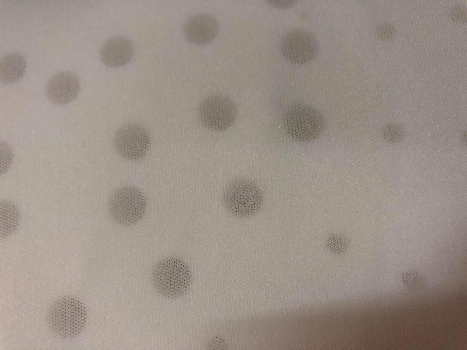 Gối dễ thương lắm, màu nhã nhặn, con rất thích luôn. Gối thoáng, mềm mại lắm. Con nằm cao vừa phải, ngủ ngon, sâu giấc