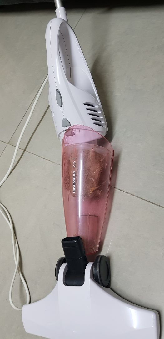 Sản phẩm tốt trong tầm giá. Có hơi ồn và mau nóng nhưng mình thấy lực hút mạnh thì phải chịu ồn thôi vì máy công nghiệp còn ồn mà đâu đòi hỏi gì được. 
Hút tới đâu lấy khăn ướt lau tới đó trong lúc đợi máy nguội bớt.