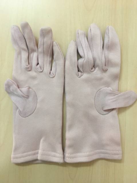 Sản phẩm không đúng như trong hình. không trống trơn trượt. chỉ là găng tay bình thường. 
Đây là *** đảo khách hàng. 
Mình liên hệ với Tiki nhưng không thấy *** để tiến hành trả sp. Sản phẩm không đúng như trong hình. không trống trơn trượt. chỉ là găng tay bình thường. 
Đây là *** đảo khách hàng. 
Mình liên hệ với Tiki nhưng không thấy *** để tiến hành trả sp.