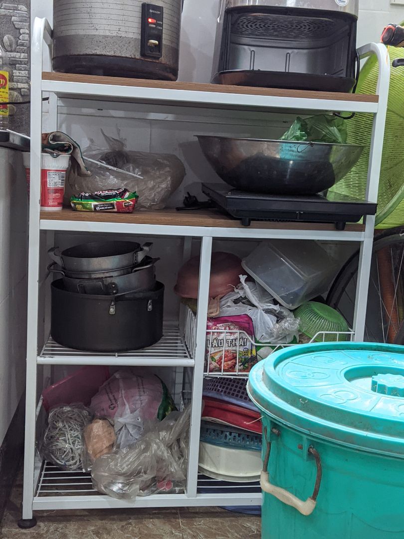 kệ tốt, nặng tay, nhưng đặt màu đen lại giao màu trắng, trên youtube có hướng dẫn lắp đặt nhưng lại không thấy mẫu này nên mò ráp hơi lâu 😥😥