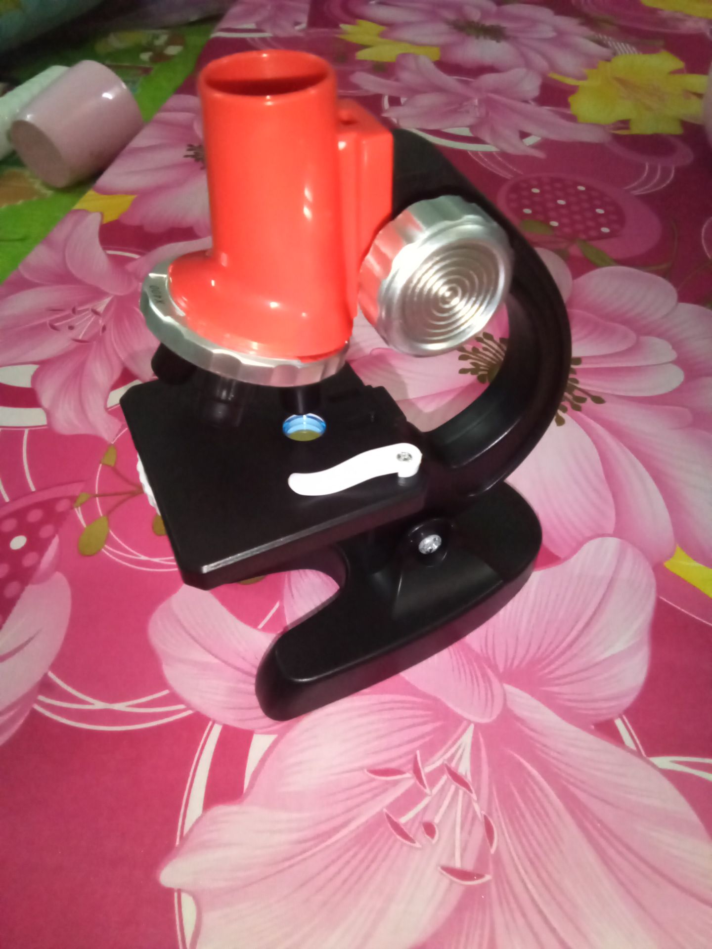 sản phẩm ko giống trong hình quảng cáo, ko sử dụng đc, nhận hàng thì ko cho xem, đề nghị trả hàng gấp