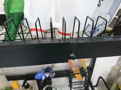 Kệ đẹp, chắc chắn, tùy chỉnh độ rộng (bề ngang) hợp lý. Tiện ích và thẩm mỹ. Chất liệu chỉ là thép sơn tỉnh điện, ko thể như inox ko tránh khỏi bị gỉ nếu đọng nước dài lâu, cần thời gian để kiểm chứng. Về giá cả, nếu mình hài lòng thì ko vấn đề gì.