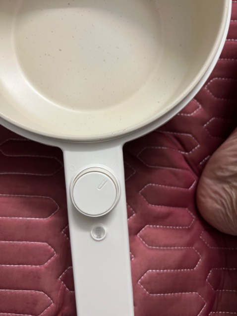 Sản phẩm tệ . Mở ra là đã không xài được rồi. Ghim không vô điện . Đèn ko đỏ. Buộc lòng phải mua sản phẩm khác . Chả lẻ lúc mở ra rồi phải quay phim làm bằng chứng . Đề nghị đổi sản phẩm khác tương tự còn xài được .