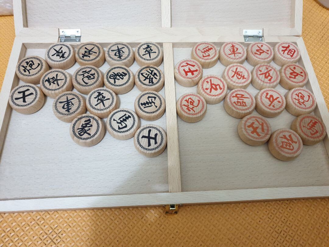 Tiện khi bàn cơ là hộp đựng cờ khi gập đôi luôn, quân cờ to, chắc chắn làm bằng gỗ tự nhiên đẹp lắm
nói chung được
mua mấy món đồ của shop rồi, món nào cũng ưng, chu đáo như vậy thì mới bán tốt, nên duy trì nha
thẻ bảo hành đầy đủ và giao hàng khá nhanh
nên gọi cho khách trước khi giao hàng để khách chủ động nhé shop