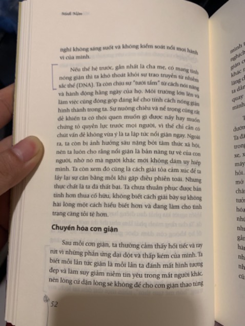 Sách gọn, nhẹ, nội dung có dẫn chứng khoa học, từ ngữ siêu dễ hiểu, chia rõ những chủ đề về tâm lý thường gặp như yêu thương, nóng giận, hoang tưởng, v.v.. 
Tuy nhiên hơi phiến diện và lặp lại từ “giới trẻ ngày nay” bị vấn đề này vấn đề nọ, nhưng lại không so sánh với giới trẻ ngày xưa để thấy ưu và nhược điểm của từng thế hệ, đọc được 1 lần rồi thôi, giá trị sử dụng có thể vài năm sau mới cần đọc lại.