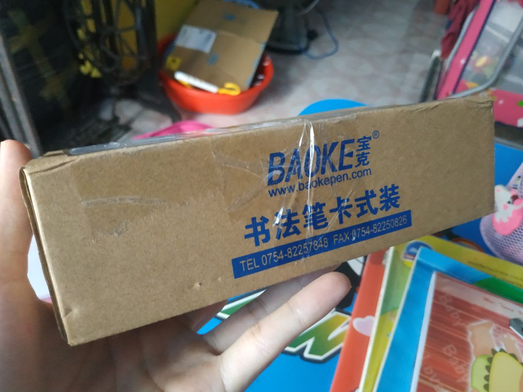 Nét bút vừa phải, bút cầm gọn, nét thanh nét đậm rõ ràng. Mực đậm và đều màu. Shop gói hàng kỹ.