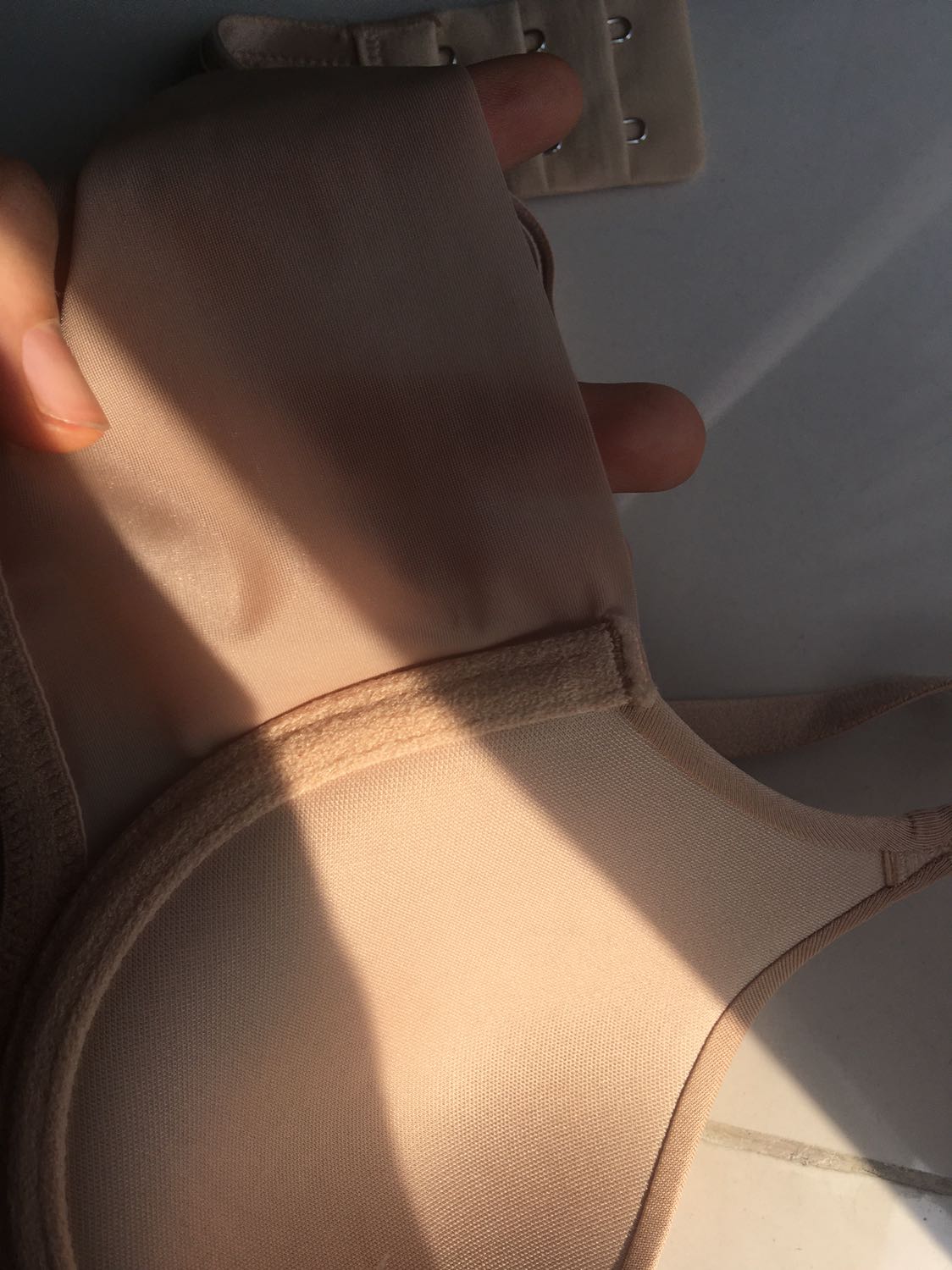 Áo mặc siêu thoải mái, vừa vặn, không bị cấn gọng khó chịu, màu tiệp màu da mình nữa. Chắc chắn sẽ mua lại ❤️