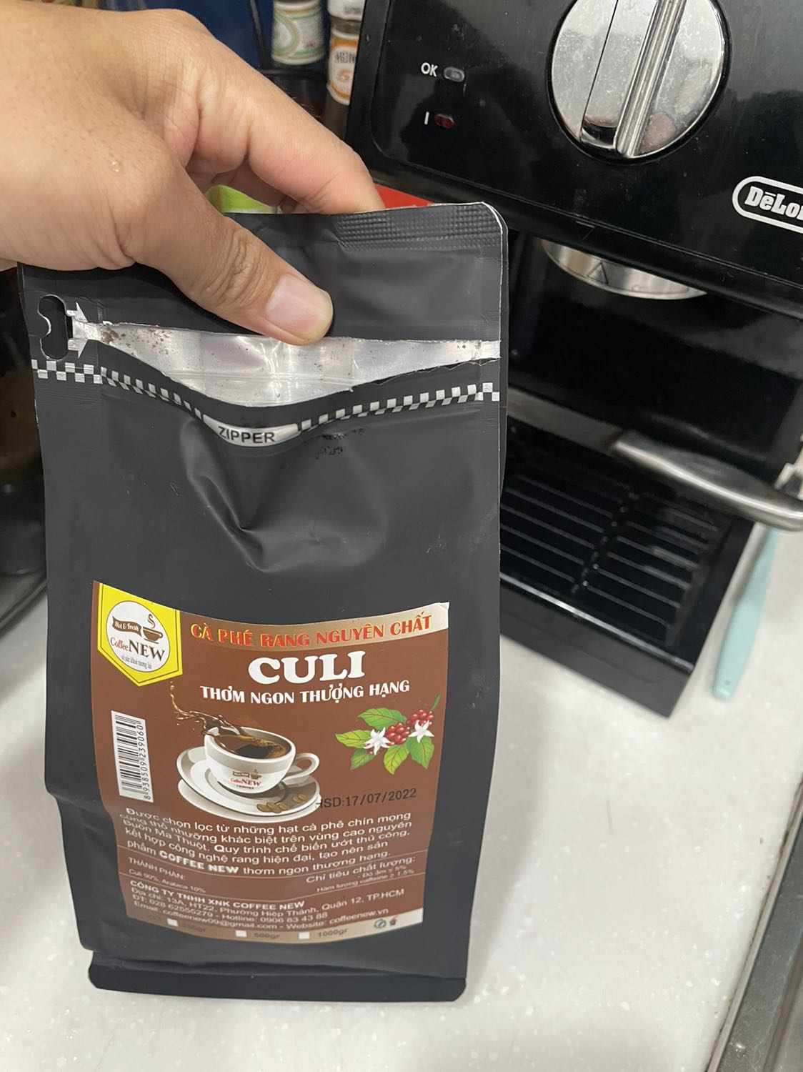 Bột cafe xay chưa mịn, pha bằng máy không chiết xuất đầy đủ vị cafe, có lẽ dành cho pha phin