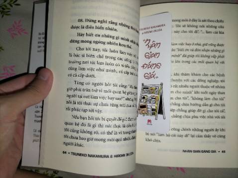 Sách đẹp, nội dung healing và đánh giá cao dịch vụ bao sách của Tiki nhà, sách nhỏ gọn khá tiện lợi