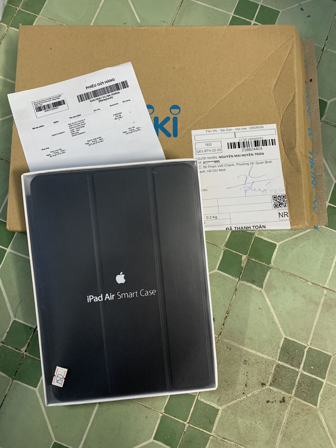 Treo đầu dê bán thịt *** là đây. Quá thất vọng về tiki, rao bán bao da cho ipad air 4 10.9 inch - Hàng nhập khẩu, mà giao hàng thì như hàng chợ đã vậy còn sai ko biết là vô tình hay cố ý nữa. Sẽ không có lần sau, vui lòng giải quyết trả hàng và hoàn tiền gấp.