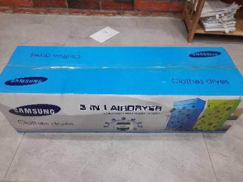 Tủ dễ tháo lắp, chắc chắn. Lần đầu mình sấy nhiều đồ, nên sấy 3 tiếng sau vẫn chưa khô. Lần sau mình để ít đồ lại, sấy 1 tiếng rưỡi là khô hết, không còn mùi. Mỗi lần sấy được 14 đến 20 cái, tùy kích cỡ của áo quần. Cái điều khiển từ xa không dùng được, nhưng mình cũng không cần dùng, nên vẫn để 5*