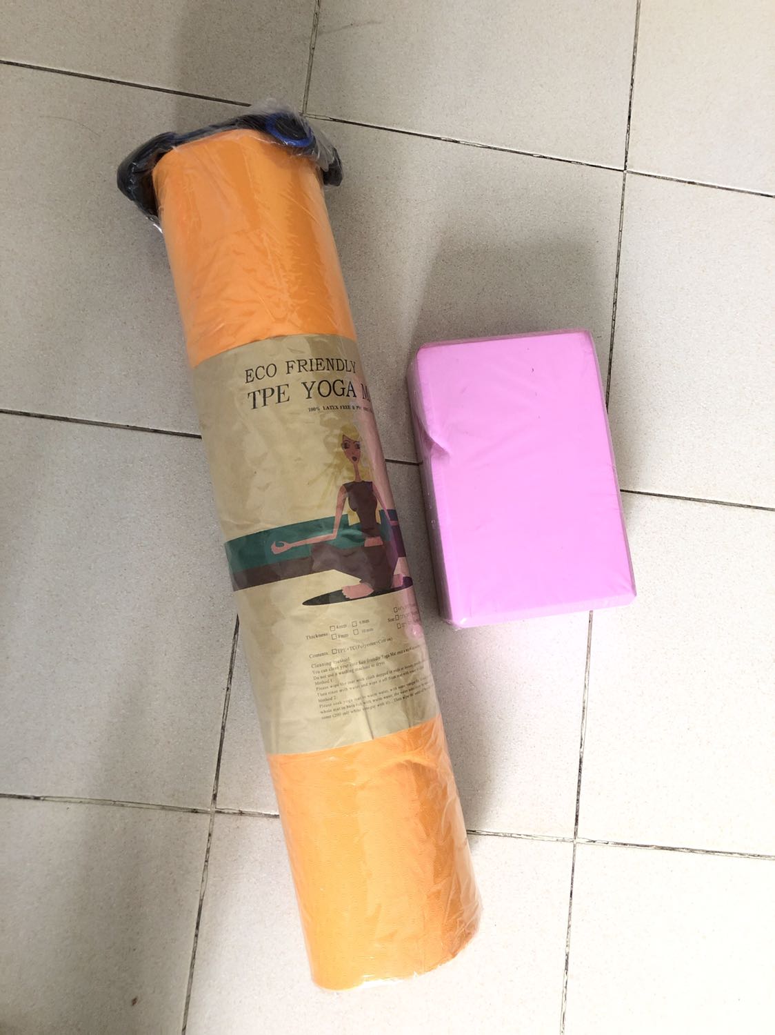 Hàng giao hơi lâu nhưng mà do dịch nên không sao chất lượng y như hình mình rất thích mình giặt rửa sạch sẽ rồi phơi luôn rồi sợ dịch bệnh lây. Do vận chuyển nên có nhiều chỗ bị hằn nhưng chất lượng cao su tốt nên chắc sẽ hồi lại nhanh thôi.