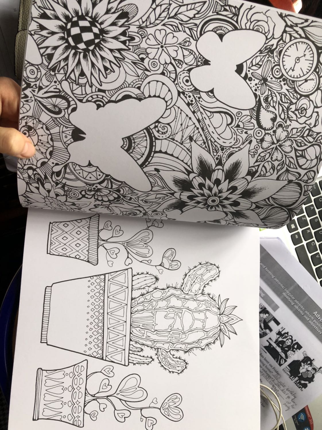 Mình đã rất bất ngờ khi khui sách, mình không ngờ nó lại to và đẹp như vậy. Lúc đặt mua mình không có quá nhiều kì vọng nhưng có vẻ cuốn sách rất tuyệt. Nếu mọi người còn phân vân thì mình tin cuốn sách sẽ không làm các bạn thất vọng.