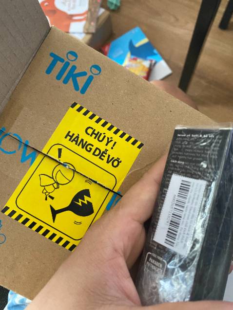 Serum rất tốt, không bị bết dầu sau khi sử dụng. Chân tóc có vẻ thoáng hơn. Chị em mình đang dùng chung, khác loại da đầu nhưng đều rất ổn. Tranh thủ mua thêm combo 3 hộp để dùng luôn. Serum rất tốt, không bị bết dầu sau khi sử dụng. Chân tóc có vẻ thoáng hơn. Chị em mình đang dùng chung, khác loại da đầu nhưng đều rất ổn. Tranh thủ mua thêm combo 3 hộp để dùng luôn.