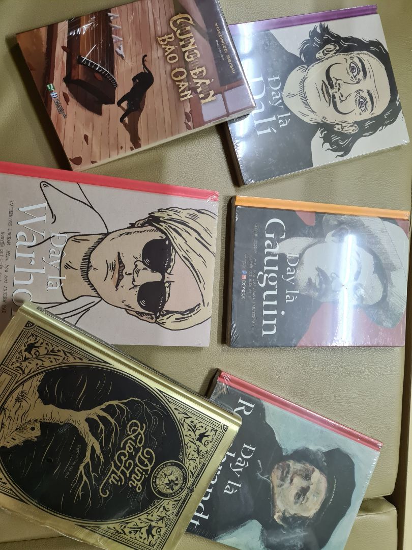 Sách giao nhanh cực kỳ, mình ở tỉnh mà qua đặt nay đã về đến luôn rồi, còn nguyên bọc ngoài luôn