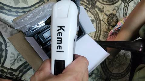 Quá ồn, kêu như lỏng ốc hay do phần gá không chắc chắn, chạy được một lúc thì phần lưỡi cắt nóng ran..