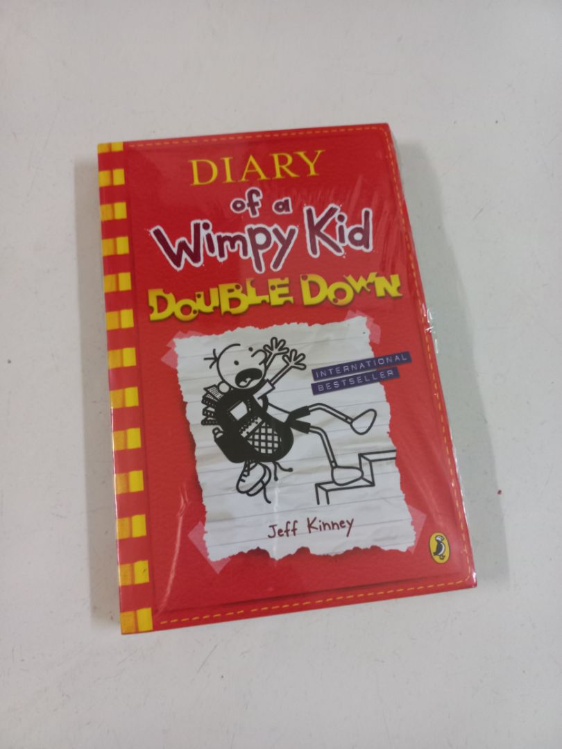 Huhu, hơi buồn khi sách bị ố như thế này, mình hi vọng Fahasa sẽ chú ý hơn.