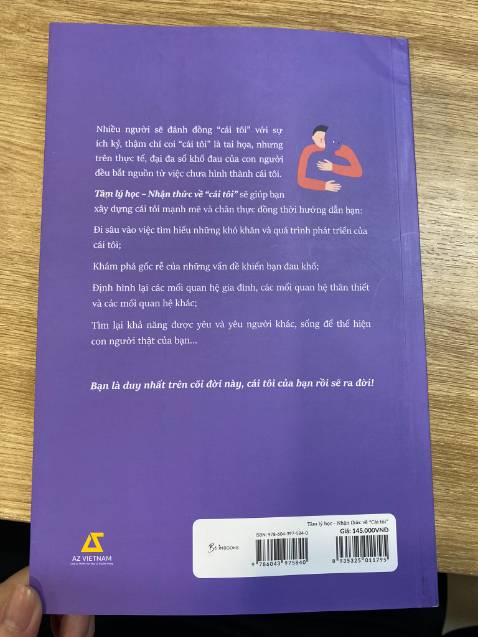 Đây là một cuốn sách không hề dễ đọc, mình phải khẳng định là như thế. Một phần lớn nội dung của cuốn sách viết về quá trình phát triển của trẻ dưới góc nhìn của tâm lý học, từ đó giải mã ngọn ngành về "cái tôi" của mỗi người, và giải thích những vấn đề về mối quan hệ, như: tại sao mối quan hệ dây mơ rễ má trong gia đình lại phức tạp, tâm lý của những kẻ blhđ là gì,... Mình mất khá nhiều thời gian để nghiền ngẫm cuốn này nhưng nó đã cho mình câu trả lời xác đáng cho những vấn đề mình thắc mắc bấy lâu. Rate 8/10, nên mua nhé mọi người!