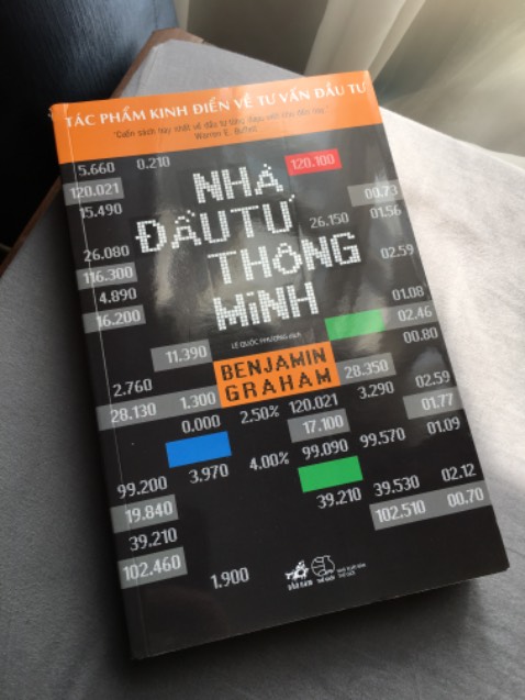 Sách giao bị rách bìa, ảnh hưởng đến thẩm mỹ cuốn sách, tôi đánh giá không tốt cho phần này. Còn lại thì hàng giao nhanh, chất lượng giấy tốt.