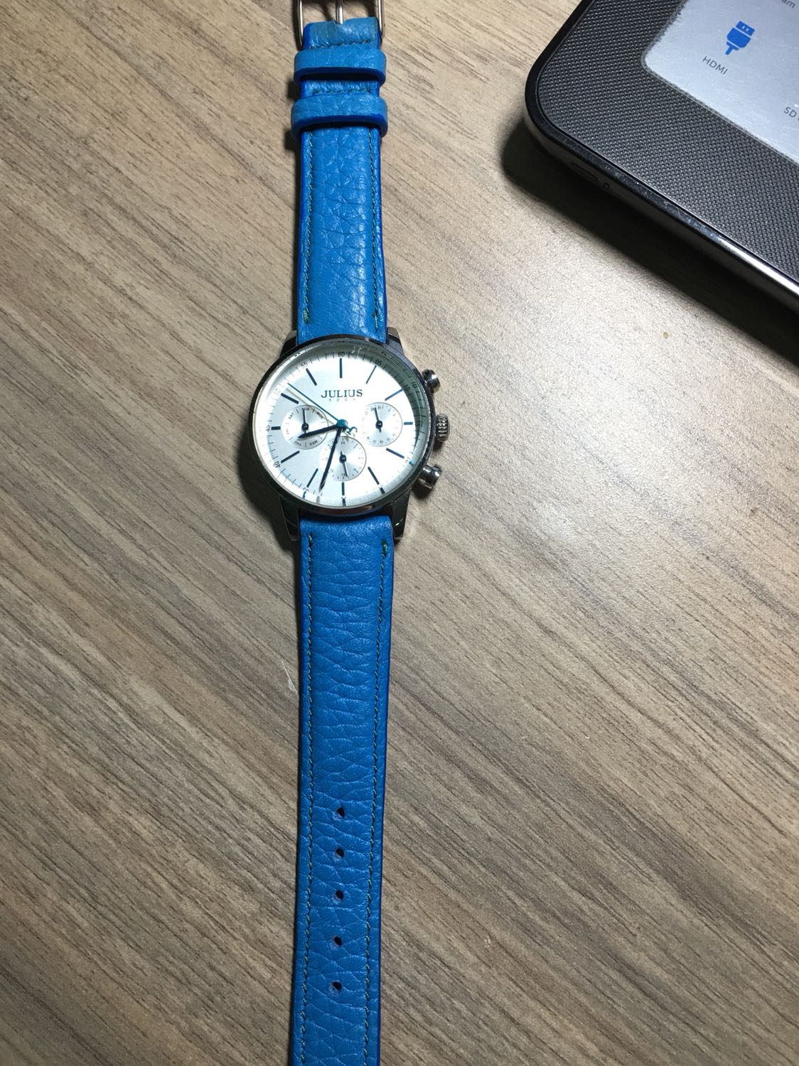 Màu đậm hơn hình mẫu nên hơi buồn chút, dùng tạm cũng ổn, da mềm, tốt