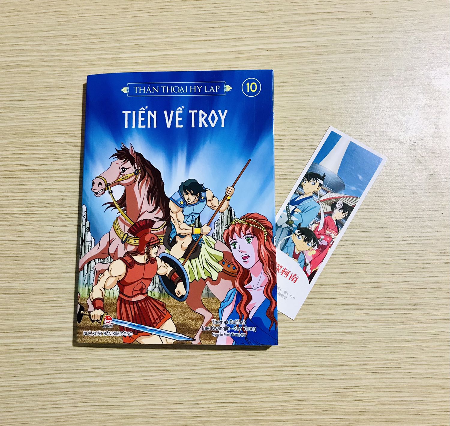 Hấp dẫn, lôi cuốn.
Đọc là nghiền luôn, không muốn đặt sách xuống ý.
Bản vẽ cực đẹp.