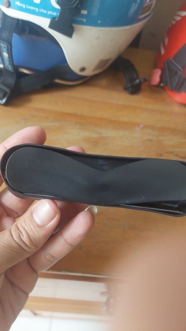 Vật thể này không chịu được nắng nóng, bị quắn lên trông rất buồn cười