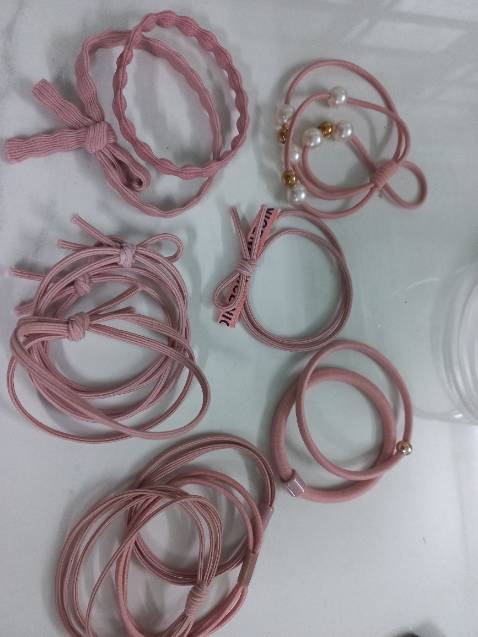 Đúng màu, mẫu đơn giản, nhưng trùng nhiều, ko giống hình mô tả lắm.