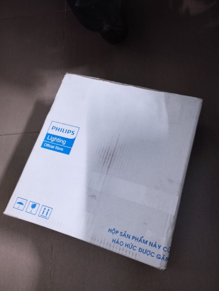 Đóng gói cẩn thận, giao hàng cũng nhanh
Đèn rất nhẹ và dễ lắp đặt
Chất lượng sản phẩm thì Philips quá ổn rồi k phải bàn thêm 
5*