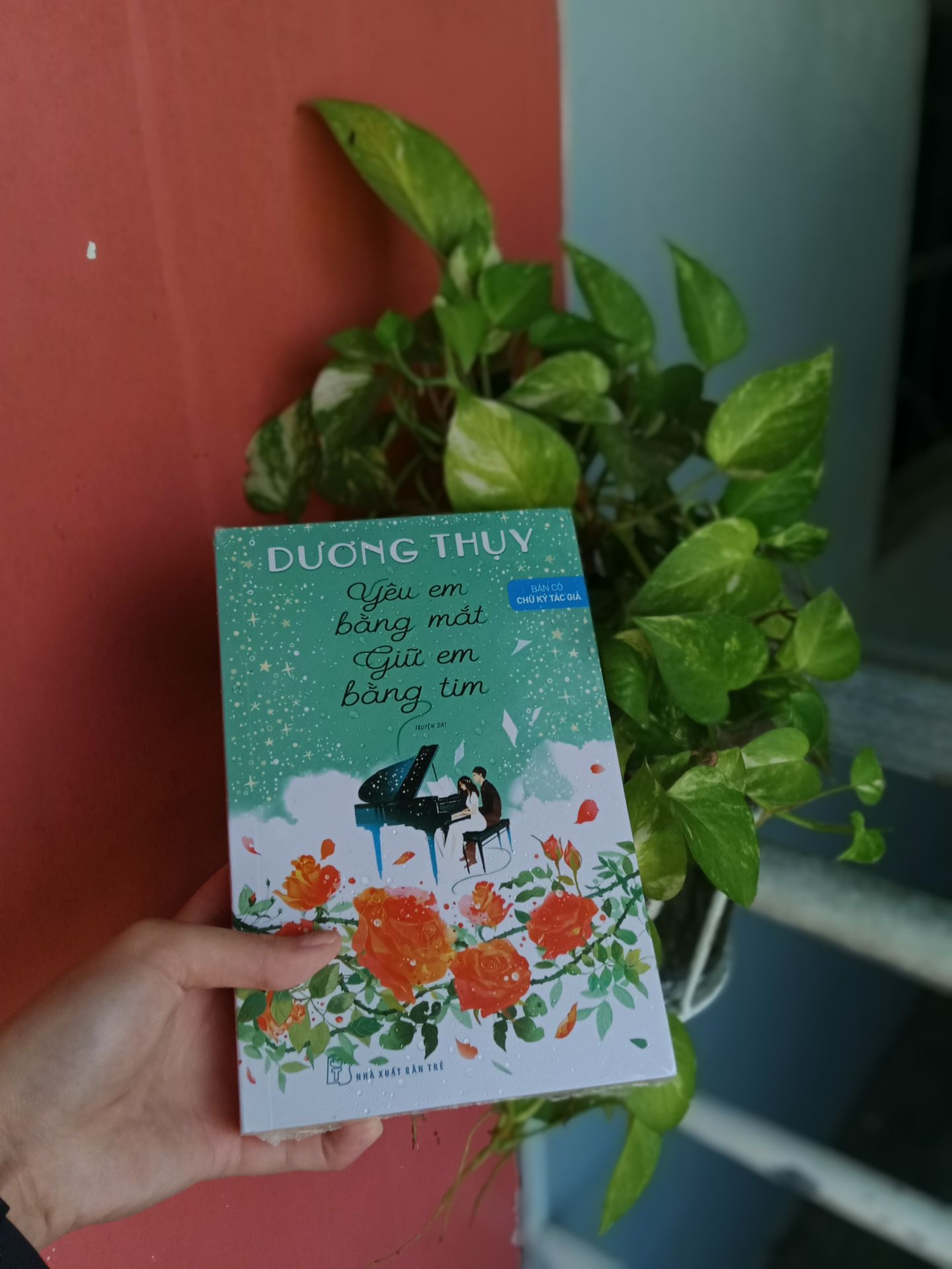 Sách hay, nhưng có 1 quyển k bao, hộp bị rách luôn. Bù lại quyển cô Dương Thụy thì có chữ ký