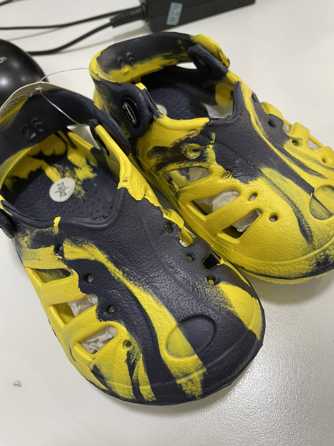 Giày mang êm chân bé nhà mình,
Tiêu chuẩn của Đức quá tốt, căn được shop sale mua quá ư là ưngg 
Nói chung đáng đồng tiền 
Sẽ tiếp tục ủng hộ shop